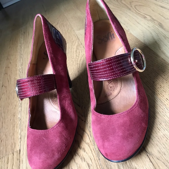 Wine colored Sofft heels - Picture 2 of 13